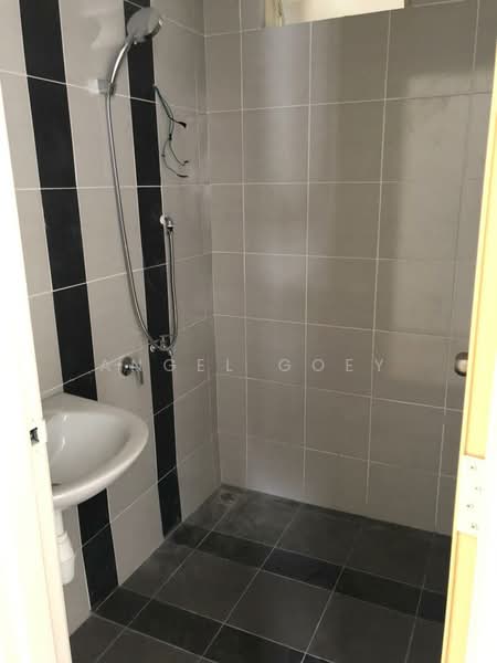 Condominium for Rent at Tropicana Bay Residences - Angel Goey - Bathroom - PropertyGuru.com.my