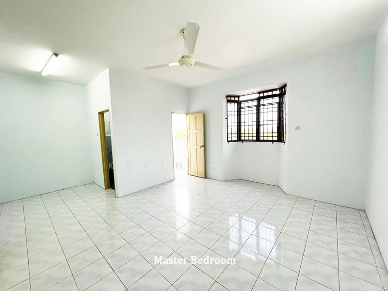 2-storey Terraced House for Sale in Kampar (Perak) - Kevin Chai - Master Bedroom - PropertyGuru.com.my