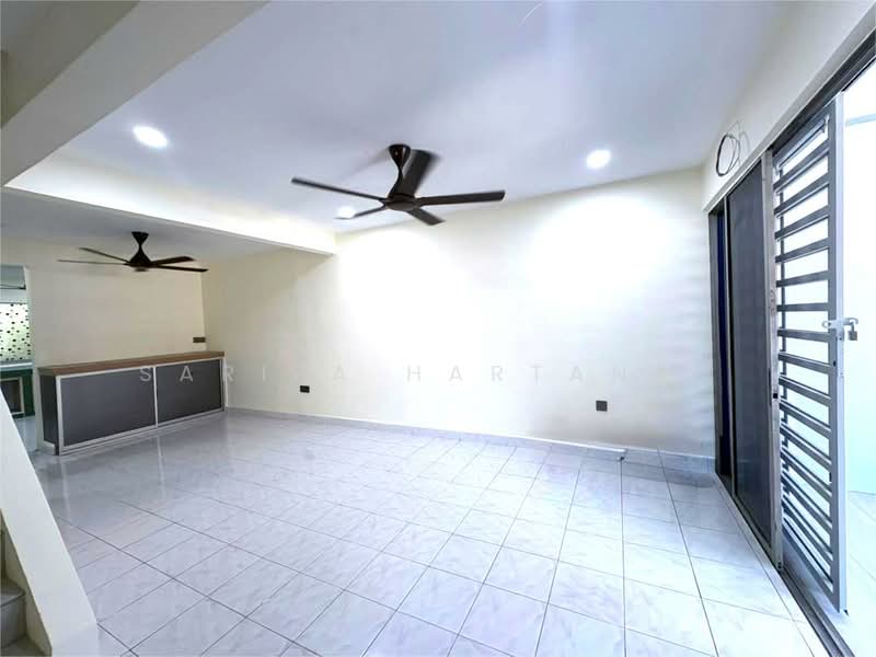 2-storey Terraced House for Sale in Taman Sri Muda (Shah Alam) - Sariza Hartanah - Living Room - PropertyGuru.com.my