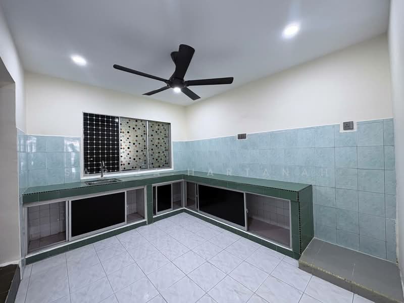 2-storey Terraced House for Sale in Taman Sri Muda (Shah Alam) - Sariza Hartanah - Kitchen - PropertyGuru.com.my