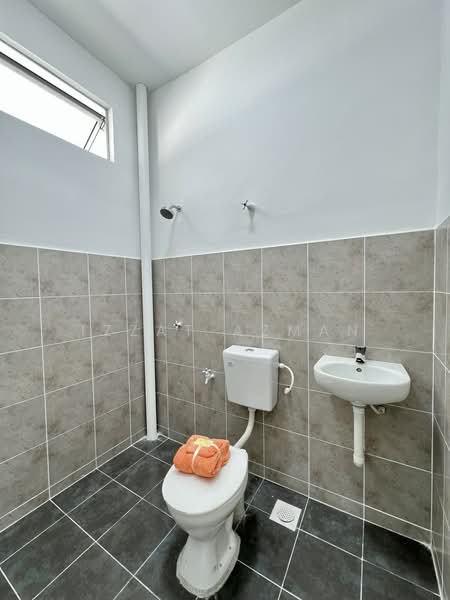 Terraced House for Sale in Taman Pandan Makmur (Kuantan) - Izzat Azman - Bathroom - PropertyGuru.com.my