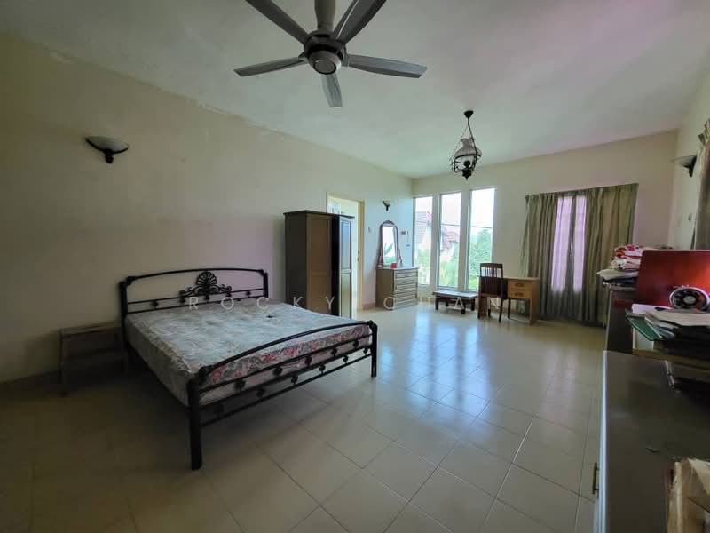 Bungalow for Sale in Rawang (Selangor) - Rocky Chan - Bedroom - PropertyGuru.com.my