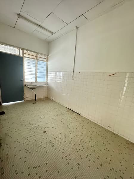 1-storey Terraced House for Sale in Taman Pelangi (Johor Bahru) - Jun Song - Kitchen - PropertyGuru.com.my