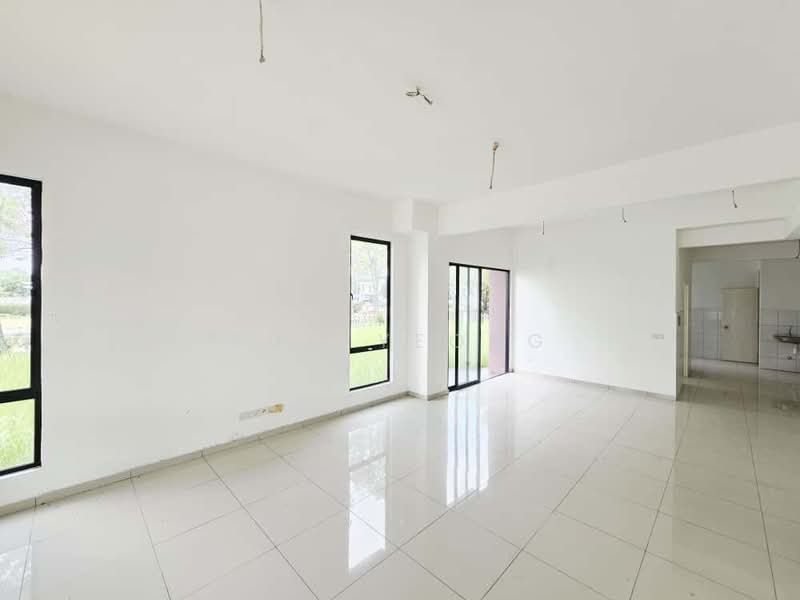 Cluster House for Sale in Setia Ecohill (Semenyih) - Sum Yeong - Living Room - PropertyGuru.com.my
