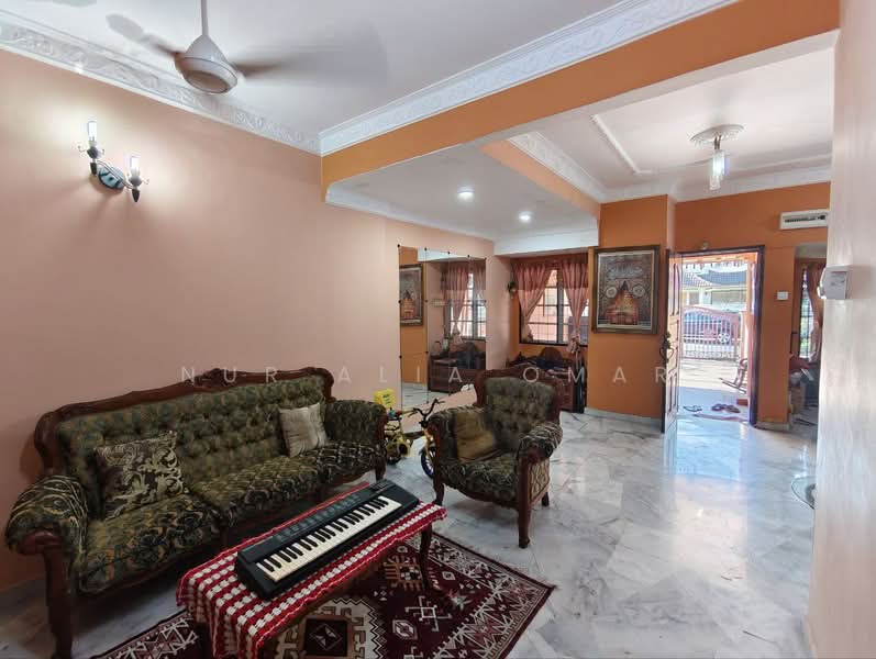 2-storey Terraced House for Sale in Subang Jaya (Selangor) - Nur Alia Omar - Living Room - PropertyGuru.com.my
