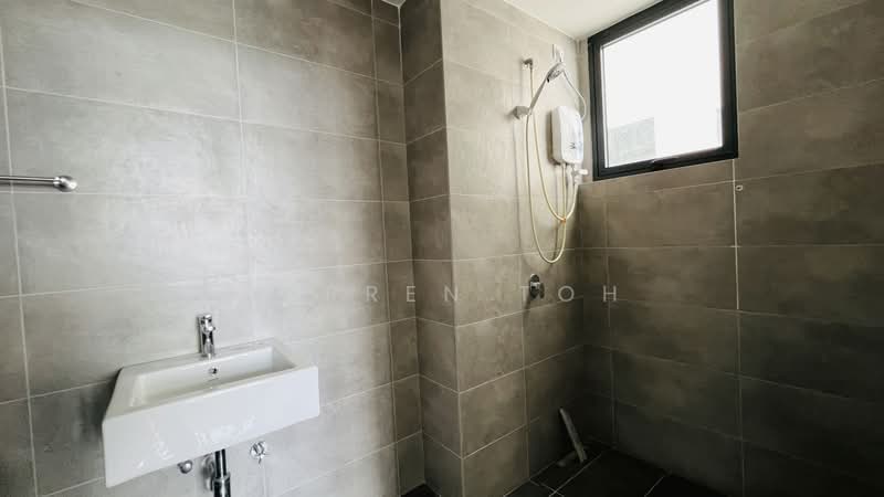 Kediaman Servis untuk Disewa di Serviced Residence @ The Louvre @ Country Heights - Darren Toh - Bathroom - PropertyGuru.com.my