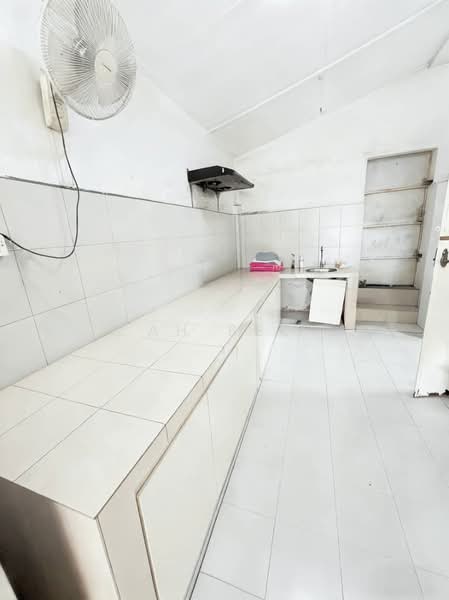 1-storey Terraced House for Sale in Taman Daya (Johor Bahru) - Ah Bee - Kitchen - PropertyGuru.com.my