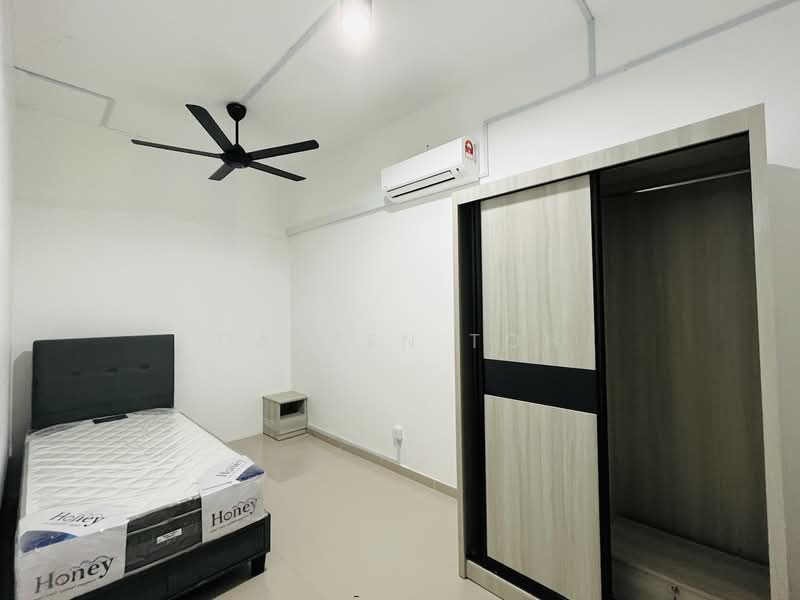 Service Residence for Rent at Serviced Residence @ The Louvre @ Country Heights - Darren Toh - Bedroom - PropertyGuru.com.my