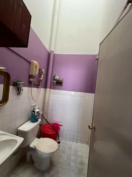 1-storey Terraced House for Sale in Johor Bahru (Johor) - Finn Aw - Bathroom - PropertyGuru.com.my