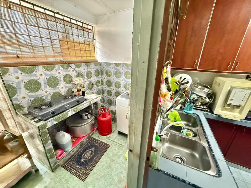 Seksyen 4 Bandar Baru Bangi untuk Untuk Dijual - RM 490,000, Feb 2026 - Kitchen - PropertyGuru.com.my