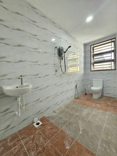 2-storey Terraced House for Sale in Taman Johor Jaya (Johor Bahru) - Grace Chew - Bathroom - PropertyGuru.com.my
