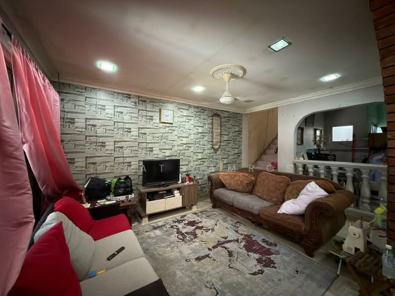 2-storey Terraced House for Sale in Seksyen 11 (Shah Alam) - Izzat Zamros - Living Room - PropertyGuru.com.my
