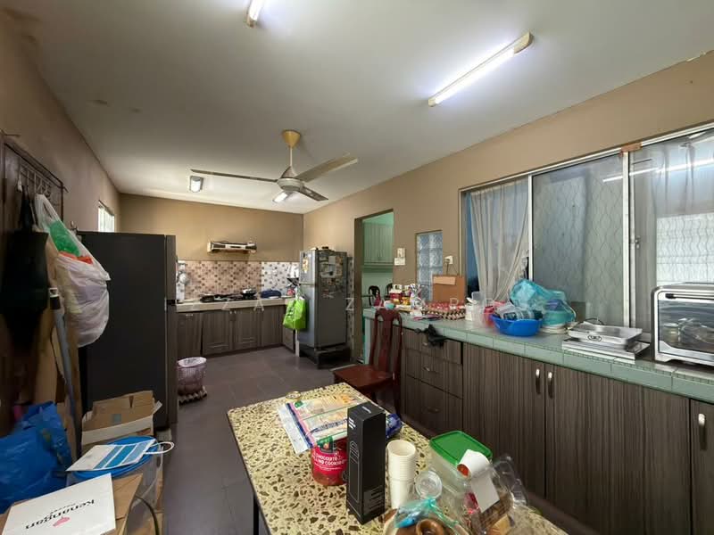 2-storey Terraced House for Sale in Seksyen 11 (Shah Alam) - Izzat Zamros - Kitchen - PropertyGuru.com.my