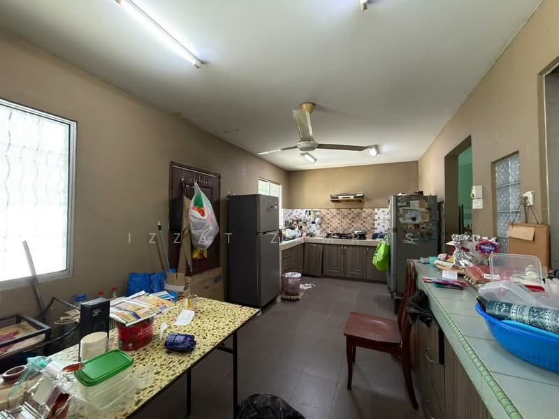 2-storey Terraced House for Sale in Seksyen 11 (Shah Alam) - Izzat Zamros - Kitchen - PropertyGuru.com.my