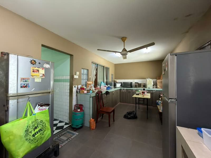 2-storey Terraced House for Sale in Seksyen 11 (Shah Alam) - Izzat Zamros - Kitchen - PropertyGuru.com.my