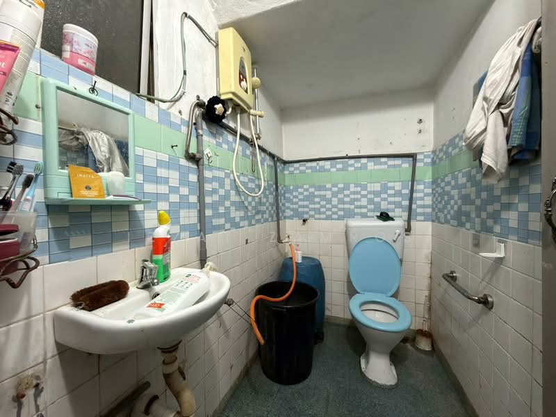 2-storey Terraced House for Sale in Seksyen 11 (Shah Alam) - Izzat Zamros - Bathroom - PropertyGuru.com.my