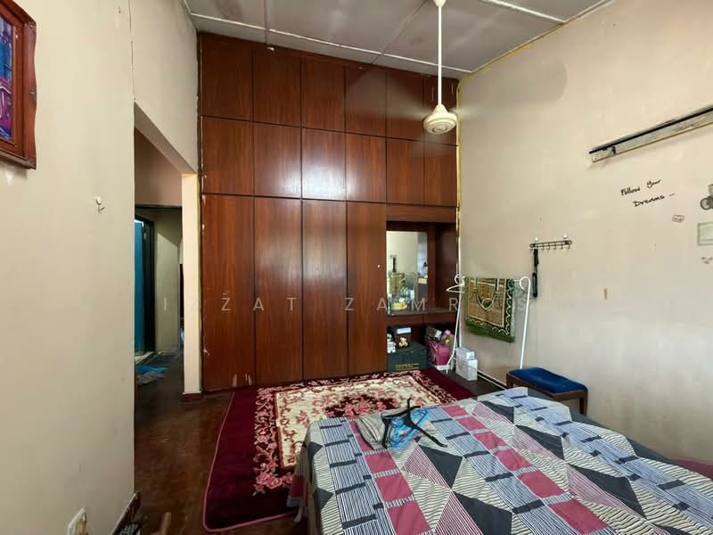 2-storey Terraced House for Sale in Seksyen 11 (Shah Alam) - Izzat Zamros - Bedroom - PropertyGuru.com.my