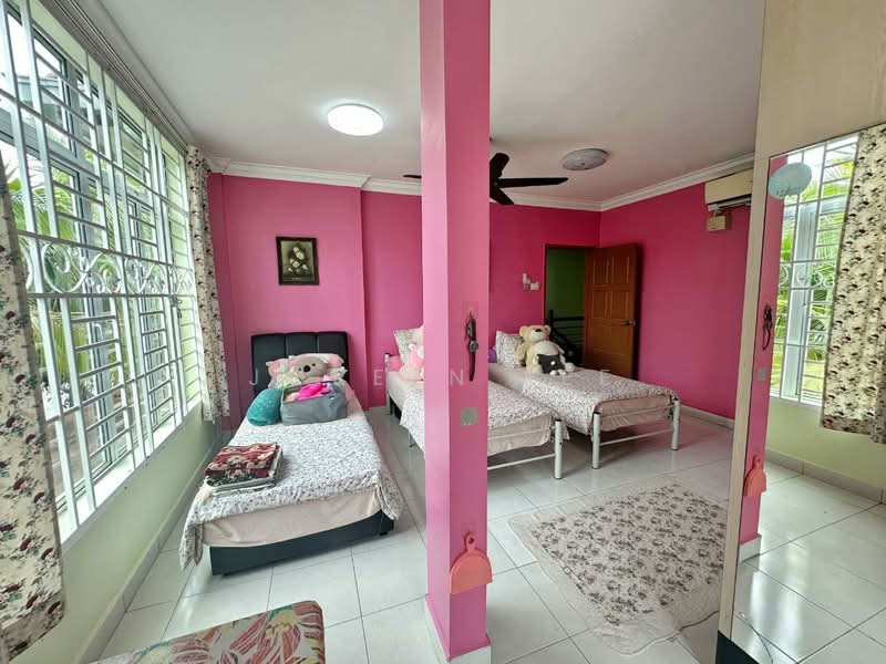 Mutiara Rini Jalan Bakti Corner Lot with Garden Double Storey untuk Untuk Dijual - RM 820,000, Apr 2026 - PropertyGuru.com.my