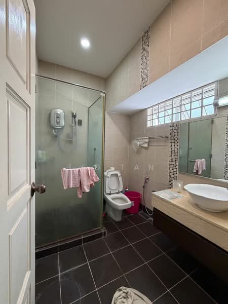 Semi-Detached House for Sale in Desa Ria (Sungai Ara) - Ted Tan - Bathroom - PropertyGuru.com.my