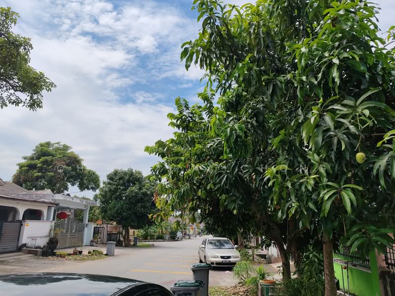 1-storey Terraced House for Sale in Taman Desa Cempaka (Nilai) - Choon Hua Chong - Exterior - PropertyGuru.com.my