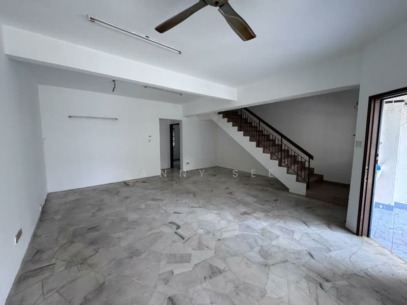 2-storey Terraced House for Sale in Bandar Indahpura (Kulai) - Danny See - Living Room - PropertyGuru.com.my