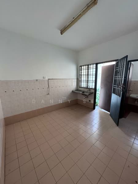 2-storey Terraced House for Sale in Bandar Indahpura (Kulai) - Danny See - Kitchen - PropertyGuru.com.my