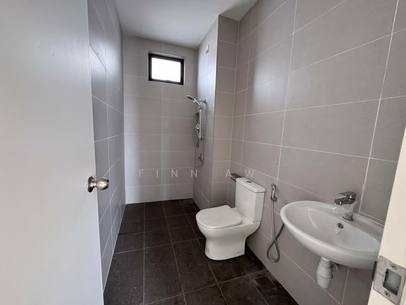 Taman Bukit Kaze untuk Untuk Dijual - RM 698,000, Mac 2026 - Bathroom - PropertyGuru.com.my