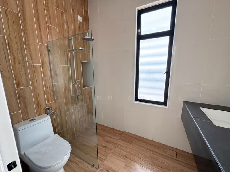 Taman Bukit Kaze untuk Untuk Dijual - RM 698,000, Mac 2026 - Bathroom - PropertyGuru.com.my