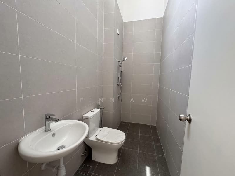 Taman Bukit Kaze untuk Untuk Dijual - RM 698,000, Mac 2026 - Bathroom - PropertyGuru.com.my