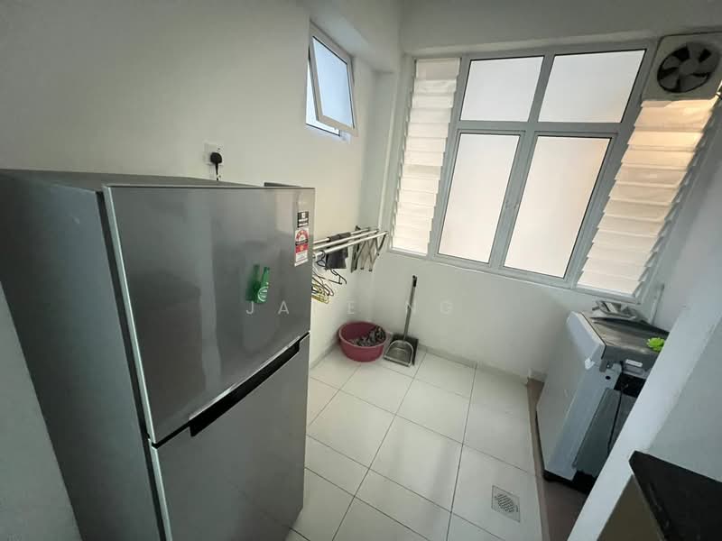 Spectrum Residence (Alam Permai) untuk Untuk Disewa - RM 1,700 /bulan, Feb 2026 - Kitchen & Laundry Area - PropertyGuru.com.my
