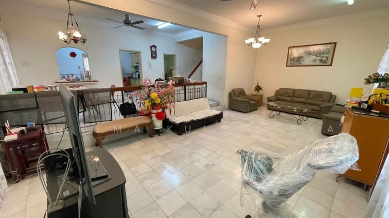 2-storey Terraced House for Sale in Bukit Jelutong (Shah Alam) - Zarema Kulbuzheva - Living Room - PropertyGuru.com.my