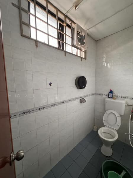 Shop / Office for Sale in Taman Molek (Johor Bahru) - Hazlee Shah Bin Shukor - Bathroom - PropertyGuru.com.my