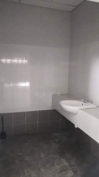 Shop / Office for Rent in Taman Damansara Aliff (Tampoi) - Usha - Bathroom - PropertyGuru.com.my
