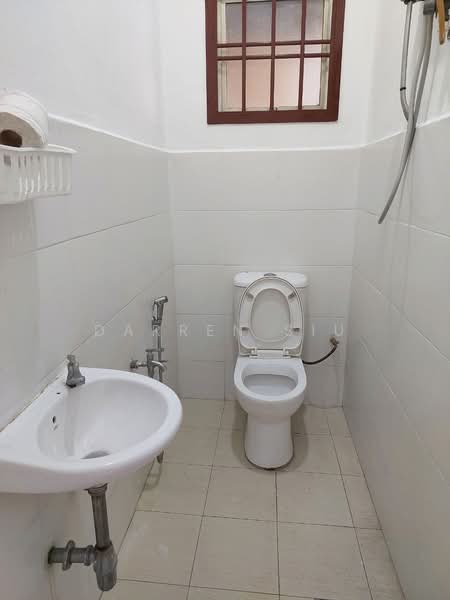 1-storey Terraced House for Sale in Taman Puteri Wangsa (Ulu Tiram) - Darren Siu - Bathroom - PropertyGuru.com.my