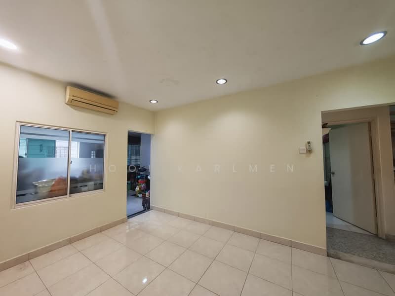 Bandar Kinrara Seksyen 5 untuk Untuk Dijual - RM 730,000, Feb 2026 - Living Room - PropertyGuru.com.my