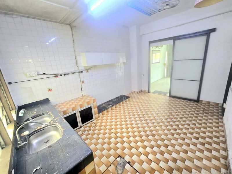 2.5-storey Terraced House for Sale in Taman Maju Jaya (Ampang) - Fiza Ibrahim - Kitchen - PropertyGuru.com.my