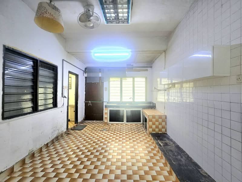 2.5-storey Terraced House for Sale in Taman Maju Jaya (Ampang) - Fiza Ibrahim - Kitchen - PropertyGuru.com.my