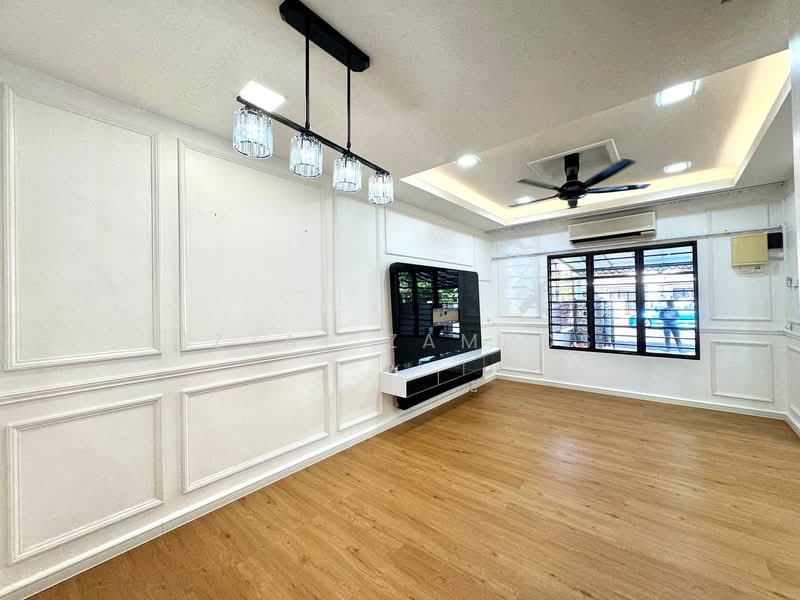 2-storey Terraced House for Sale in Kajang (Selangor) - Izzat Zamros - Living Room - PropertyGuru.com.my