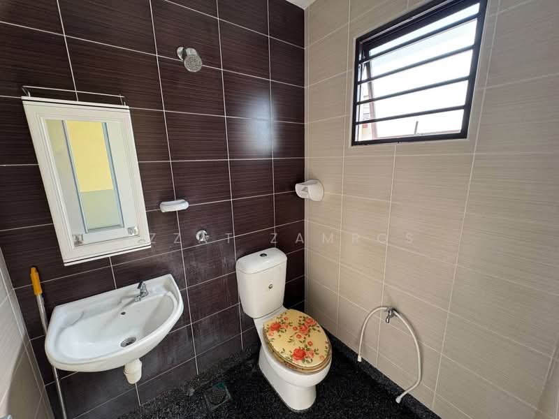 2-storey Terraced House for Sale in Kajang (Selangor) - Izzat Zamros - Bathroom - PropertyGuru.com.my