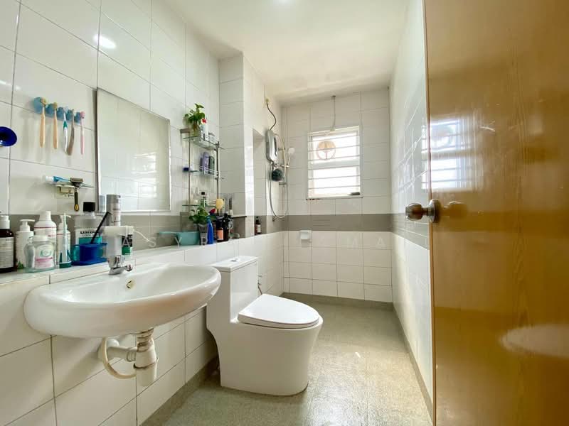 2-storey Terraced House for Sale in Bandar Bukit Puchong (Puchong) - Asyraf Ismail - Bathroom - PropertyGuru.com.my