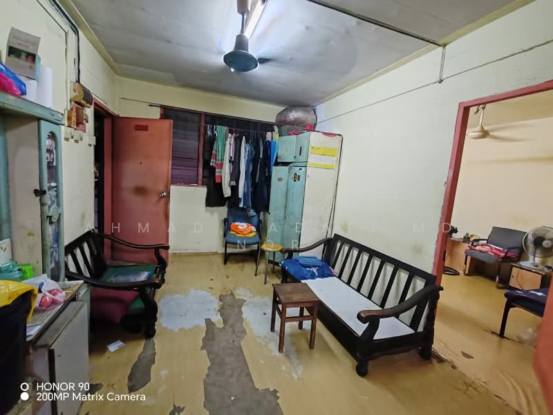 Rumah Flat untuk Dijual di Taman Taming Jaya - Ahmad Gadafi Md Nor - Living Room - PropertyGuru.com.my