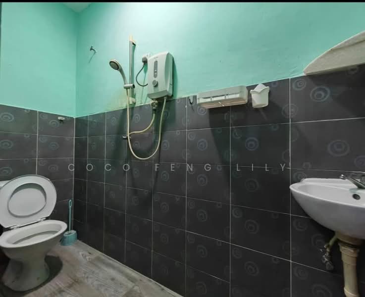 1-storey Terraced House for Sale in Taman Abad (Johor Bahru) - Coco Feng Lily - Bathroom - PropertyGuru.com.my