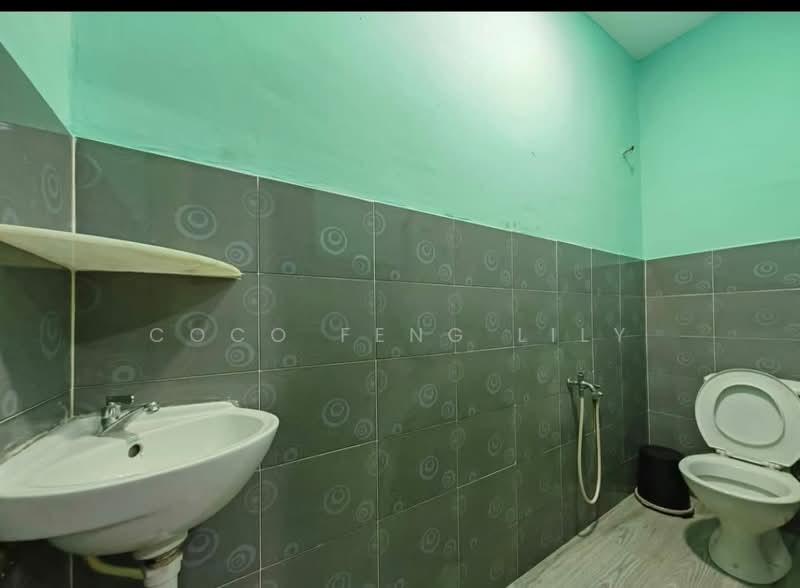 1-storey Terraced House for Sale in Taman Abad (Johor Bahru) - Coco Feng Lily - Bathroom - PropertyGuru.com.my