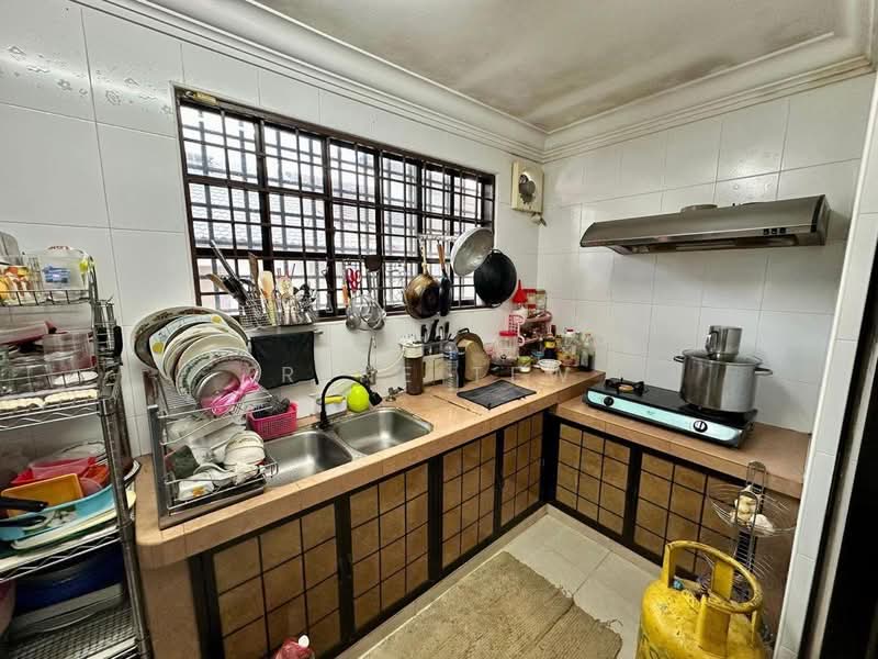 1-storey Terraced House for Sale in Taman Johor Jaya (Johor Bahru) - Rene Tew - Kitchen - PropertyGuru.com.my
