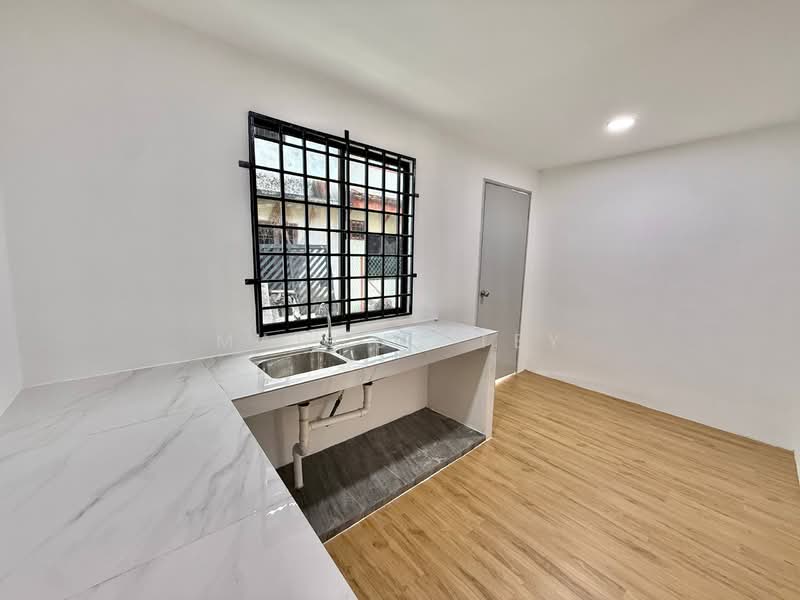 2-storey Terraced House for Sale in Taman Molek (Johor Bahru) - Marcus Tey - Kitchen - PropertyGuru.com.my