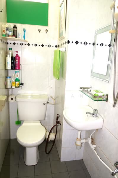 Condominium for Rent at Azuria Condominium - Kaze Kang - Bathroom - PropertyGuru.com.my