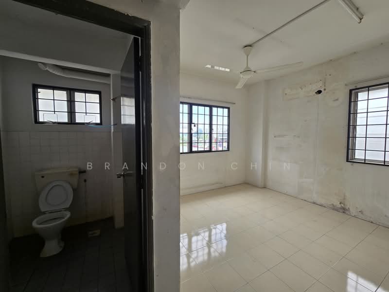 Cheras Perdana Apartment Block A, B, C untuk Untuk Dijual - RM 300,000, Feb 2026 - Bathroom - PropertyGuru.com.my