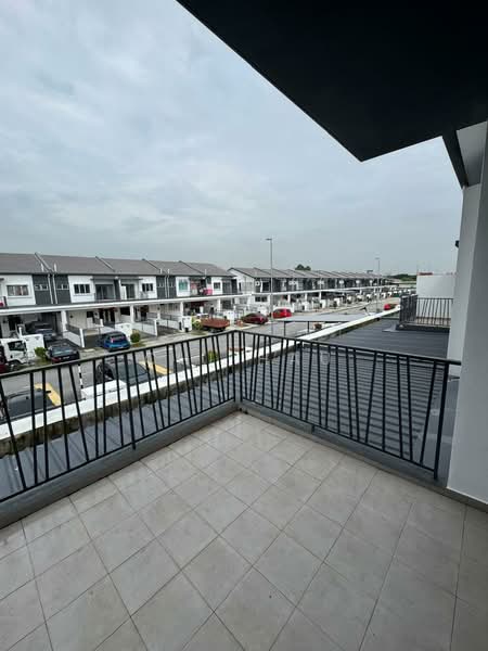 Taman Teluk Gedung Indah untuk Untuk Disewa - RM 1,300 /bulan, Feb 2026 - Balcony - PropertyGuru.com.my