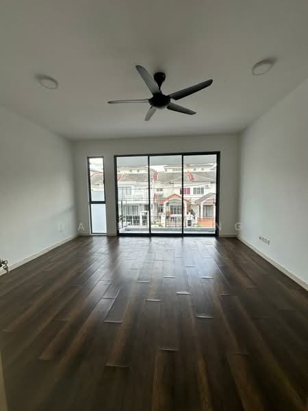 Bandar Country Homes untuk Untuk Dijual - RM 650,000, Apr 2026 - Living Room - PropertyGuru.com.my