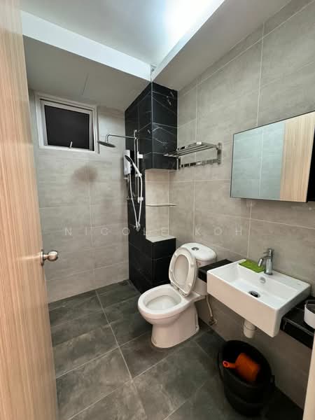 Condominium for Rent at QuayWest Residence - Nicole Koh - Bathroom - PropertyGuru.com.my